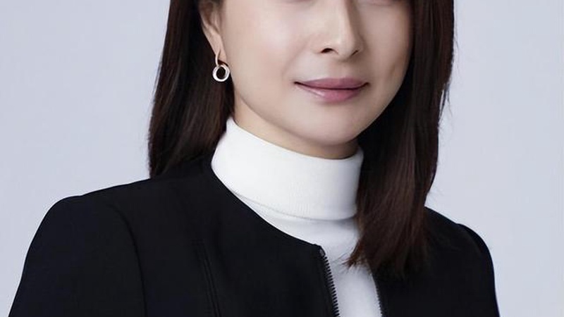 郭晶晶代言儿童润唇膏惹争议，豪门清流人设遭质疑