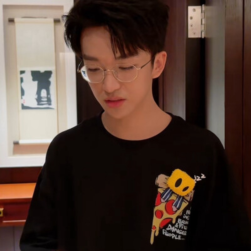 黄子弘凡
